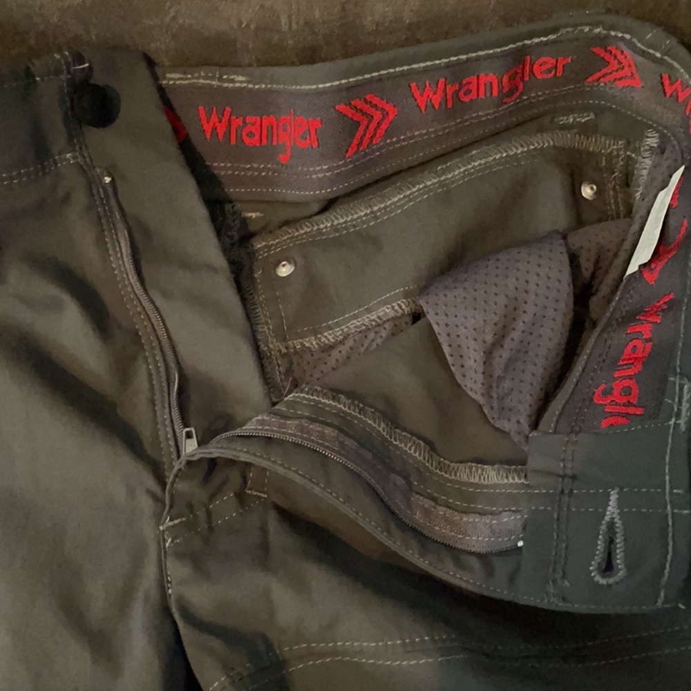 Men’s “Wrangler” Shorts! - Picture 5 of 6